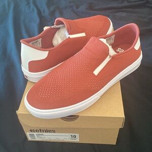 Etnies Cirrus Slip On Skate Shoe